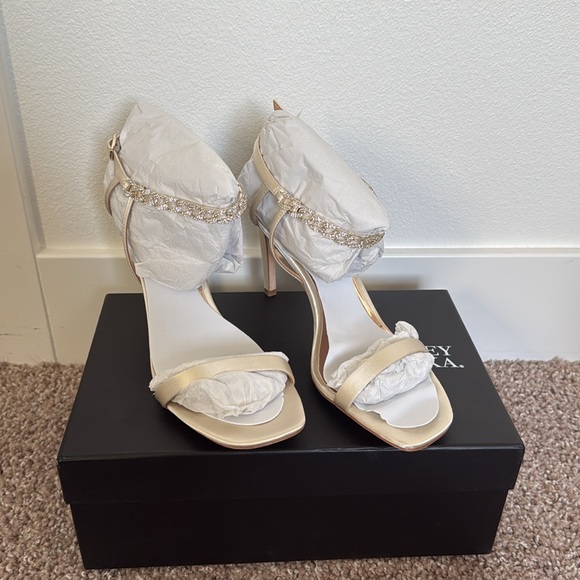 Badgley Mischka Kai Ivory Satin Crystal Heels - Picture 5 of 12